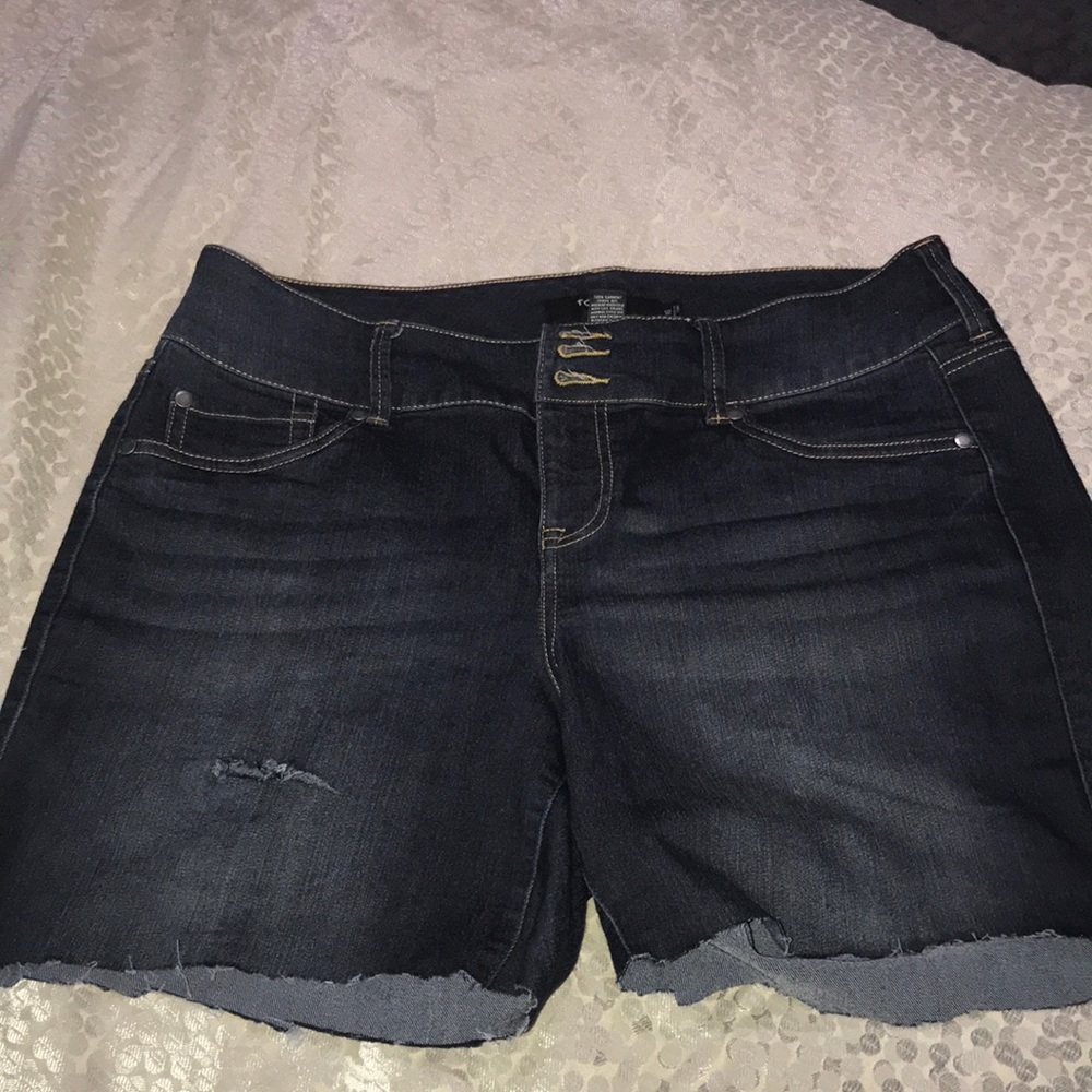 Torrid cut off shorts